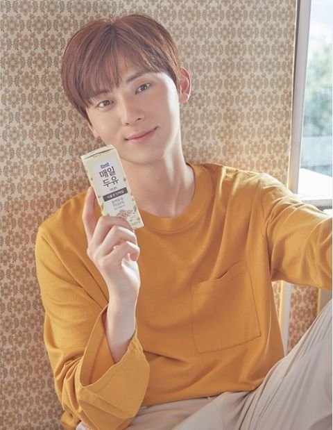 hwangdomutuals's tweet photo. 🍑 7 years ago today, Minhyun was officially announced as brand model for the soy milk brand Maeil https://t.co/e2o5860io3
