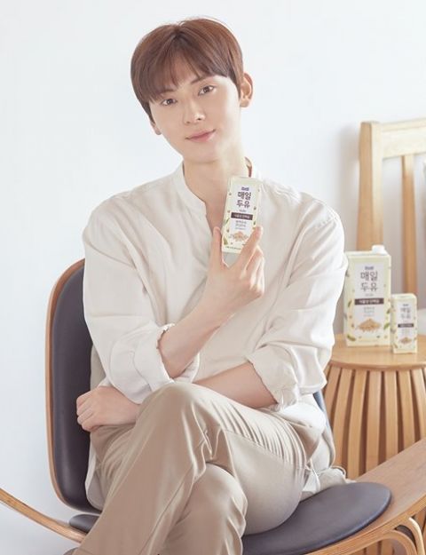 hwangdomutuals's tweet photo. 🍑 7 years ago today, Minhyun was officially announced as brand model for the soy milk brand Maeil https://t.co/e2o5860io3