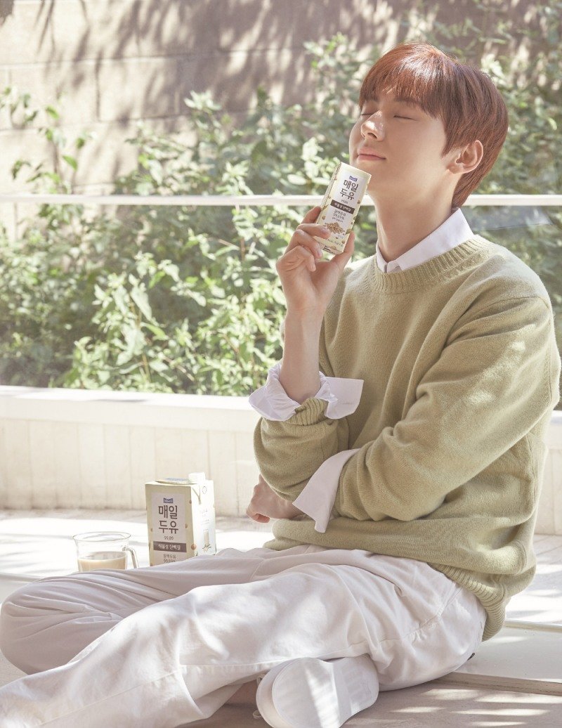hwangdomutuals's tweet photo. 🍑 7 years ago today, Minhyun was officially announced as brand model for the soy milk brand Maeil https://t.co/e2o5860io3