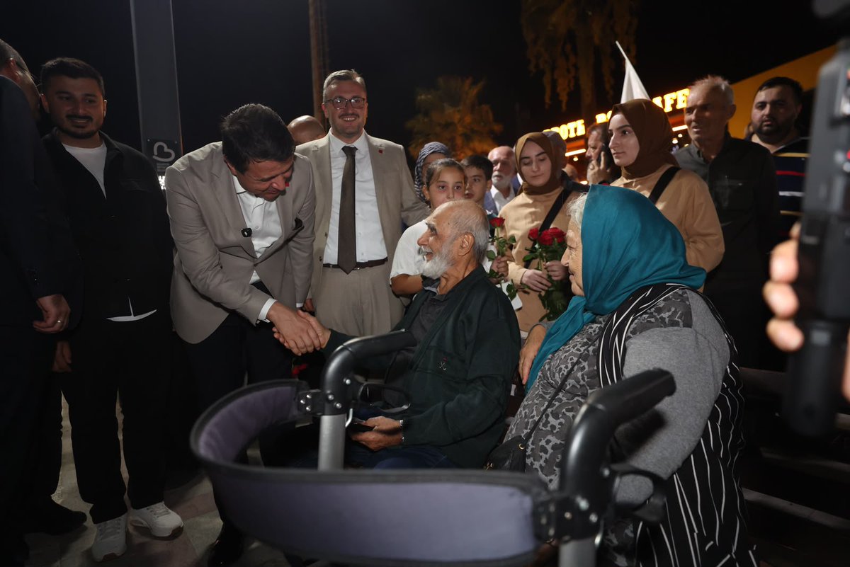 mahmutarikansp's tweet photo. Balıkesir Akçay ve Altınoluk’ta esnafımız ve hemşehrilerimizle buluştuk.

Gecenin ilerleyen saatlerine rağmen bizleri bağrına basan, samimi ilgileri, içten sohbetleri ile  enerjimizi ve heyecanımızı arttıran tüm vatandaşlarımıza gönülden teşekkür ediyorum.

Milletimizin duaları ve desteğiyle, Türkiye için bütün gücümüzle gece gündüz demeden çalışmaya devam.