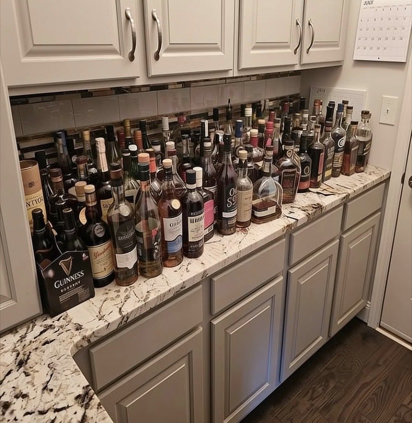 vladdumont's tweet photo. Fiesta en casita #nofuture https://t.co/w4H3KgoOep