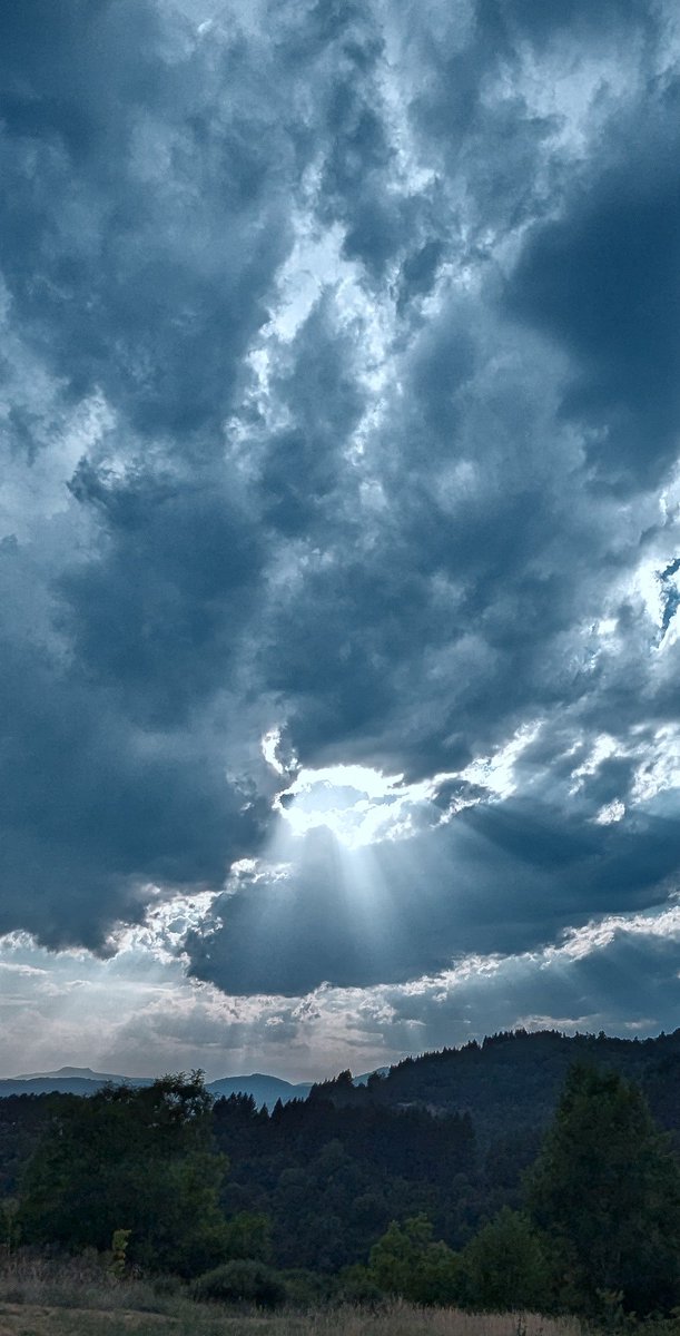LdeSignalas's tweet photo. Ciel menaçant
Threatening sky
Drohender Himmel
#photography #scape #nature #scenery #verto #PanoPhotos #VerticalSaturday
🖤 https://t.co/01XtTlfTD5