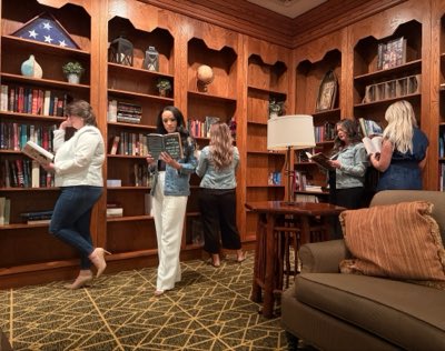 5Sisters1Book's tweet photo. #NewProfilePic https://t.co/1HkZzefriT