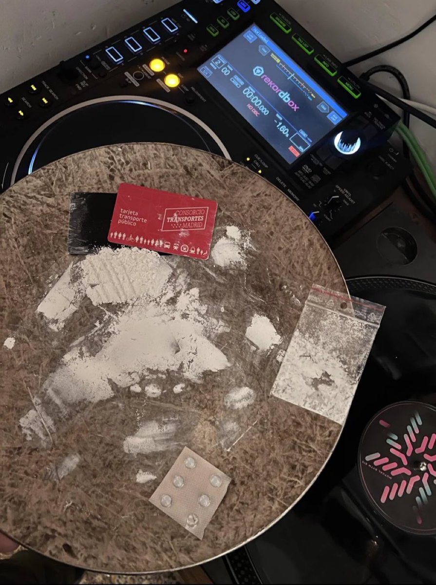 PureLeaft's tweet photo. Plug gave me double for being 20 minutes late. Won't complain. Any DJs btw? #drugtwt https://t.co/WtO6dqQlJ7