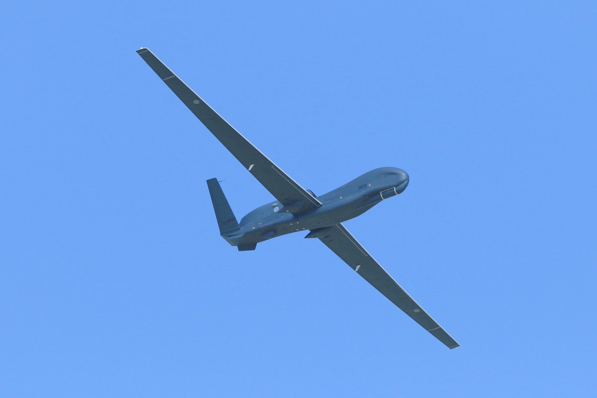 SkyHiF150216's tweet photo. おはようございます🐸✈️🐬🧢😎
#ブルーインパルス
#三沢基地基地航空祭2025
#航空自衛隊
#F35 #F16
#FightingFalcon
#F35LightningII https://t.co/UtLikIKjQ8