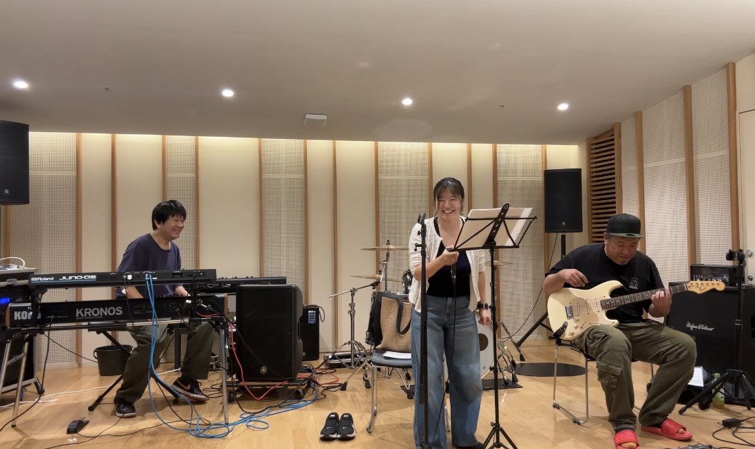 BoardSatoru's tweet photo. 昨日のマイラバ

KRONOSの調子が前から悪いのと
鍵盤も割ってしまったので
本日から入院(修理)に出すことに🎹
次の練習間に合わなければ
代打の鍵盤🎹 https://t.co/SFODdEvXV9
