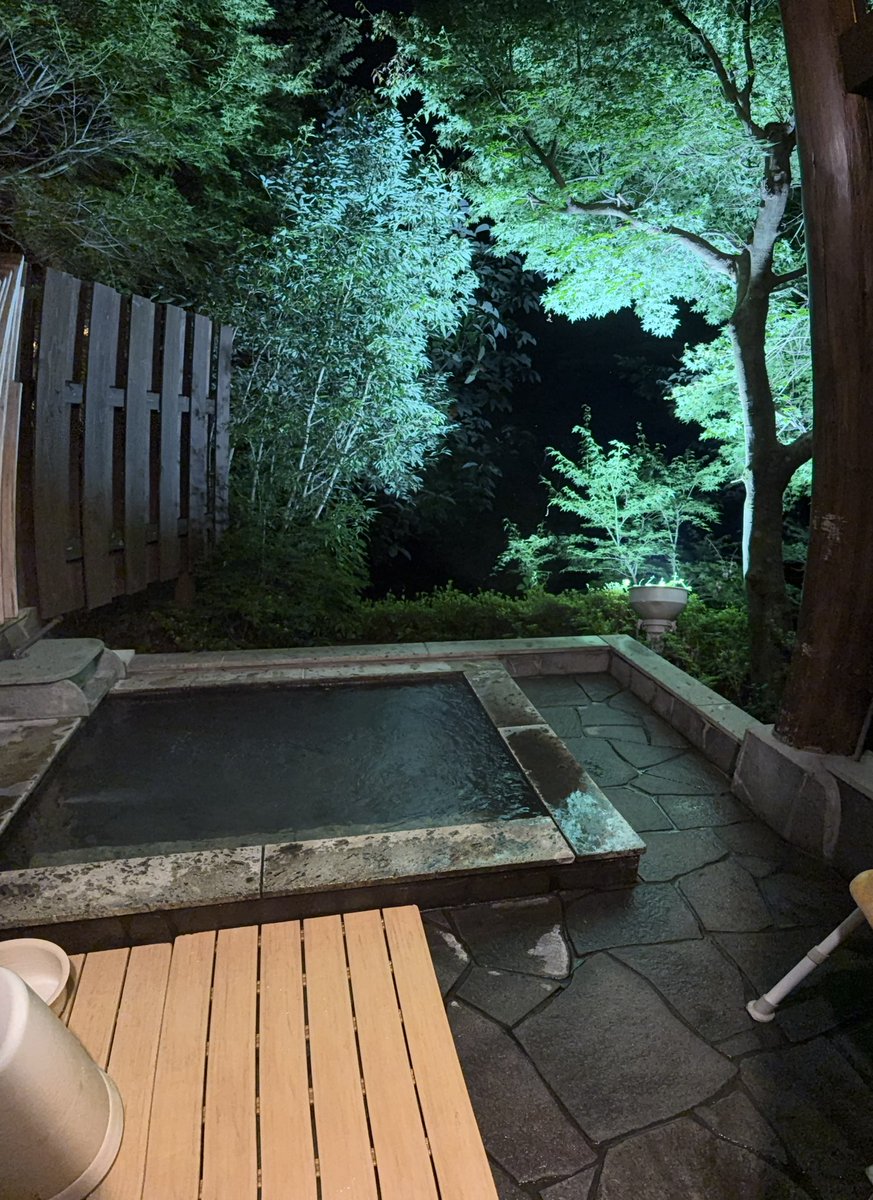 ycl_sil's tweet photo. 社員たちとのプチ旅行
熊が出ないか不安あったけど、良い湯だった♨️ https://t.co/1gQxHJPeJG