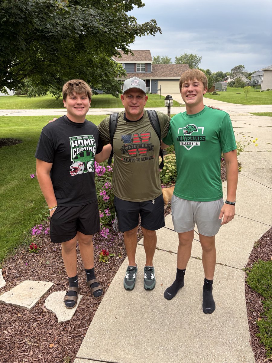 JessicaThoen's tweet photo. Super proud of all my dudes! #WolverinesWIN @masonthoen @CarterThoen https://t.co/yaXSqW4TCC