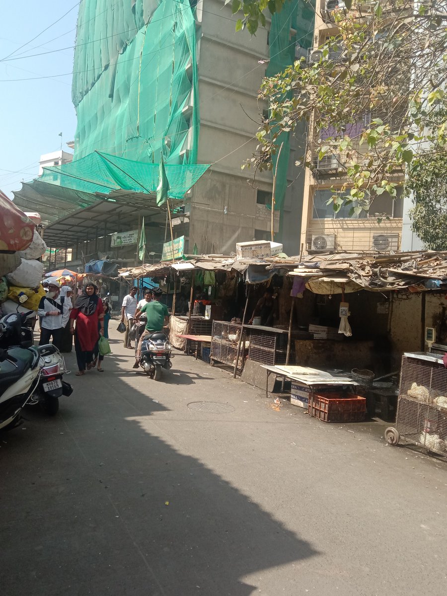 AminSha53865110's tweet photo. @PMOIndia @CPMumbaiPolice @mybmcwardKW @mybmc @mybmchealth @CMofKarnataka @mieknathshinde address// आनंद नगर मार्केट जोगेश्वरी पश्चिम में बेकायदेशीर दुकान चला रहे है, एसआरए बिल्डिंग के आला मैं इसकी शिकार एसआरए मैं की थी, या म्हाडा में भी मगर कोई भी कार्रवाई नहीं हुई. https://t.co/O0JeLdJqnX