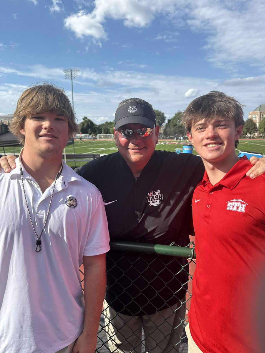 piercewjacobson's tweet photo. Thank you @MuellerFBCoach for the invite up for gameday! Congratulations @washufootball &amp; @CoachAaronKeen on the big win! Looking forward to growing the relationship!

@STHFootball @CoachDavis82 @rjwilsonte https://t.co/2C1do1Ma5M