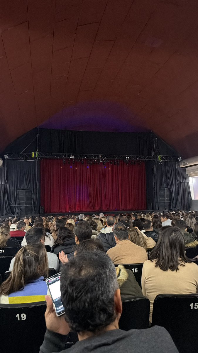 Sebasti96296837's tweet photo. @JMilei Teatro explotado en Mendoza! Función la cena de los tontos con Martin Bossi https://t.co/IvX3wy9YPk