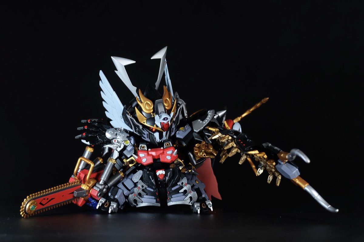 HAND019's tweet photo. 魔界棲獣【スヴァローグ】
ムカデ型の魔物。獅覇の守護獣。
不壊無巧鋼でさらに強化された鎧ムカデ。

日本で武の神様と言えば毘沙門天！その使いの百足が魔界武者ともマッチするだろうと思い、三羅将のパーツとサンマルのパーツを使って再現しました！ https://t.co/4M16IniV76