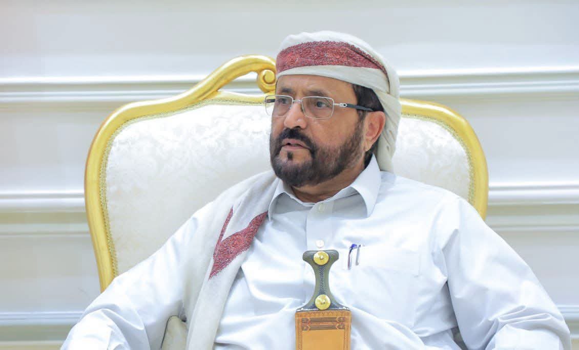 B_Albokarii's tweet photo. عضو مجلس القيادة الرئاسي محافظ مأرب الفريق أول سلطان بن علي العرادة :

انا على تواصل مع كل الابطال في كل الجبهات وفي كل المحافظات لم اسمع إلا مايرفع الرأس منهم ،
اطمئنوا  . . أطمئنكم وانا هنا بينكم واتكلم وانا
اشاهد بعيني واسمع بأذني وأرى  .
اطمئنوا مرة وأخرى  ..
استعينوا بالله واصطفوا مع قواتكم المسلحة .