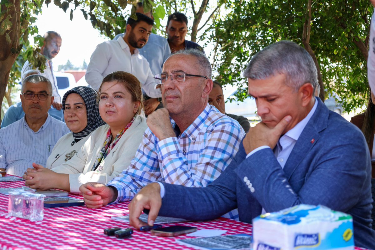 avfatmagulcalim's tweet photo. 📍 Antakya Derince Mahallesi

Milletvekilimiz Sn. Adem YEŞİLDAL, İl Başkanımız Sn. Mustafa ERDOĞAN, Antakya Belediye Başkanımız Sn. İbrahim Naci YAPAR , İl Gençlik Kolları Başkanımız Behçet AKIN, İlçe Başkanımız Mustafa BOYACIOĞLU, İlçe Kadın Kolları Başkanımız Selma SÖNMEZ ile birlikte meclis üyemiz Esat YAZAR’ın ev sahipliğinde kıymetli muhtarlarımız ve kanaat önderlerimizle bir araya geldik.

Mahallelerimizin nabzını tutan, hemşehrilerimizle aramızdaki bağı güçlendiren buluşmalarımızı sürdürüyoruz.

Hatay’ın her köşesinde milletimizle yan yana, aynı samimiyetle…