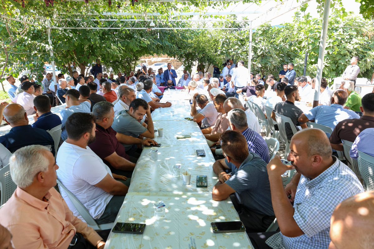 avfatmagulcalim's tweet photo. 📍 Antakya Derince Mahallesi

Milletvekilimiz Sn. Adem YEŞİLDAL, İl Başkanımız Sn. Mustafa ERDOĞAN, Antakya Belediye Başkanımız Sn. İbrahim Naci YAPAR , İl Gençlik Kolları Başkanımız Behçet AKIN, İlçe Başkanımız Mustafa BOYACIOĞLU, İlçe Kadın Kolları Başkanımız Selma SÖNMEZ ile birlikte meclis üyemiz Esat YAZAR’ın ev sahipliğinde kıymetli muhtarlarımız ve kanaat önderlerimizle bir araya geldik.

Mahallelerimizin nabzını tutan, hemşehrilerimizle aramızdaki bağı güçlendiren buluşmalarımızı sürdürüyoruz.

Hatay’ın her köşesinde milletimizle yan yana, aynı samimiyetle…