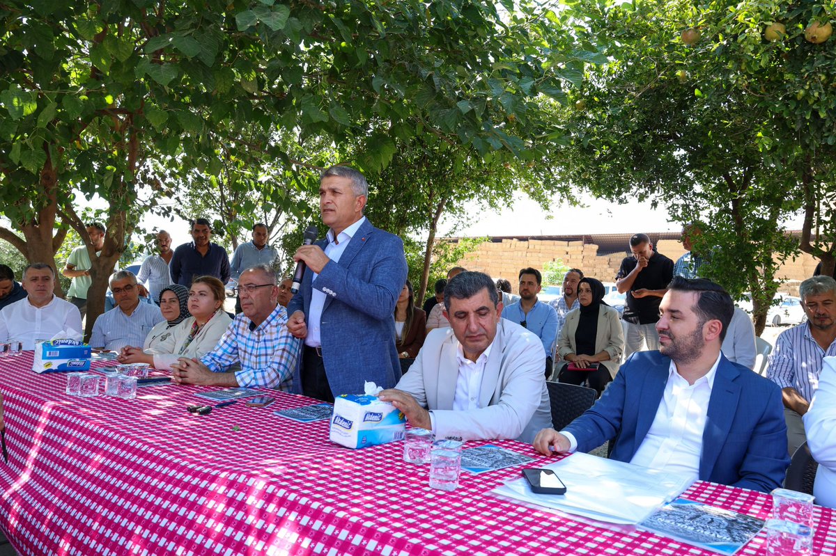 avfatmagulcalim's tweet photo. 📍 Antakya Derince Mahallesi

Milletvekilimiz Sn. Adem YEŞİLDAL, İl Başkanımız Sn. Mustafa ERDOĞAN, Antakya Belediye Başkanımız Sn. İbrahim Naci YAPAR , İl Gençlik Kolları Başkanımız Behçet AKIN, İlçe Başkanımız Mustafa BOYACIOĞLU, İlçe Kadın Kolları Başkanımız Selma SÖNMEZ ile birlikte meclis üyemiz Esat YAZAR’ın ev sahipliğinde kıymetli muhtarlarımız ve kanaat önderlerimizle bir araya geldik.

Mahallelerimizin nabzını tutan, hemşehrilerimizle aramızdaki bağı güçlendiren buluşmalarımızı sürdürüyoruz.

Hatay’ın her köşesinde milletimizle yan yana, aynı samimiyetle…