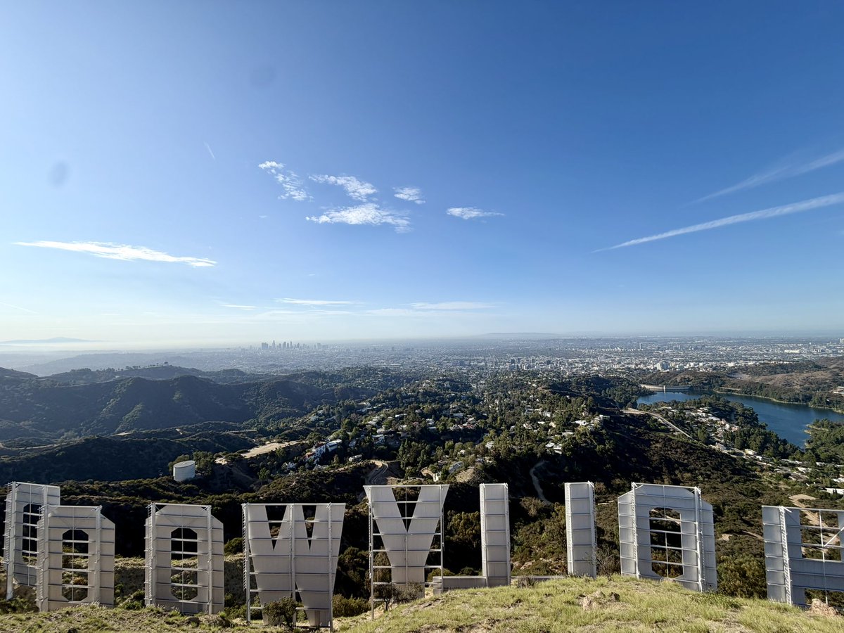 LaInaMinute's tweet photo. I love this view of L.A.

It might sound cliché or touristy, but hiking to the Hollywood sign is truly one of the ultimately rewarding “tourist in your own town” activities. https://t.co/EbspHAPCee