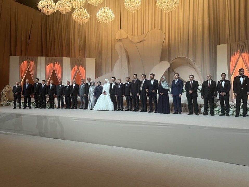 MustafaCOPLAN's tweet photo. Dr. Sare Davutoğlu ve Prof. Dr. Ahmet Davutoğlu’nun kıymetli evlatları Mehmet Davutoğlu ile Ravza Öğüt Hanımefendi’nin nikâh merasimine iştirak ederek, mutluluklarına ortak olduk.
Genç Çiftimize Rabbim İki Cihan Saadeti Nasip Etsin. @Ahmet_Davutoglu https://t.co/eya0IUp6ra
