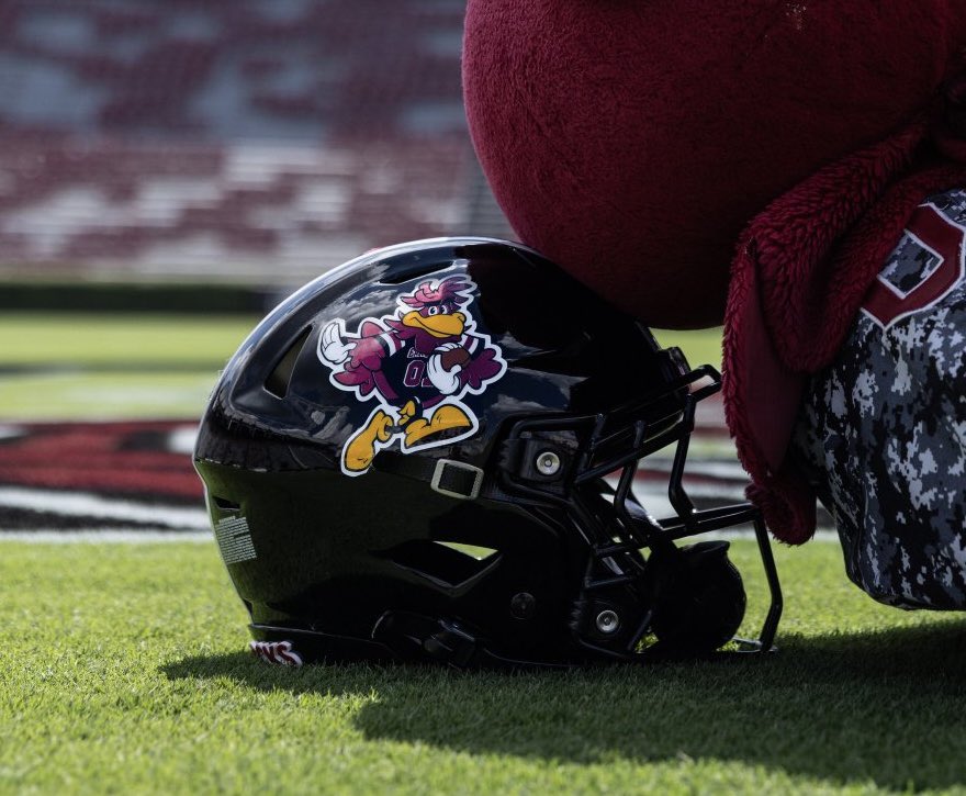 kevROSHAY's tweet photo. If I ever get one of these in my possession yall are gonna think daejon love was judicious with his helmet use the way I’d wear it around town. Catch me in publix looking like I’m late to a noon kick. https://t.co/vnLyXHZePm