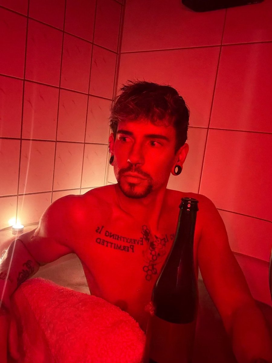 domeprivate_'s tweet photo. Bald mehr exklusiven Content 🤫👀 https://t.co/IXh2CXVImu