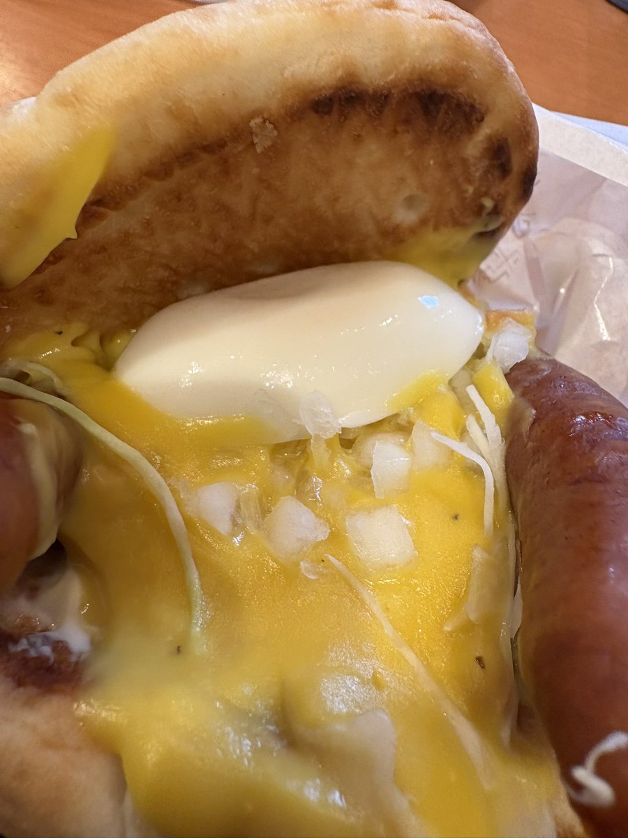 misutora_'s tweet photo. 昨日食べたモスの月見フォカッチャ美味しかったなぁ
普通にソーセージが美味しい https://t.co/MqhzyPucjY