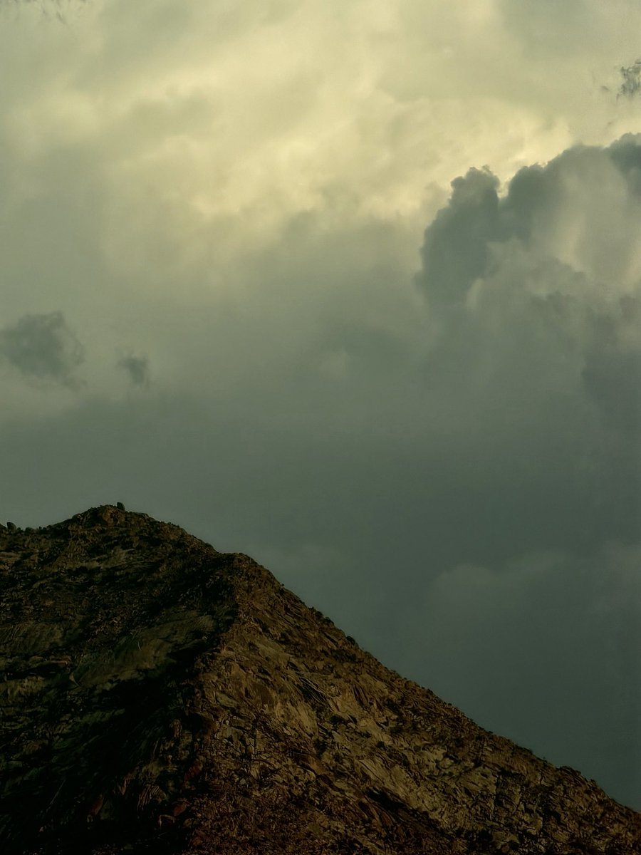 SaraObserves's tweet photo. Far as a cloud https://t.co/mGOO3JRCYP