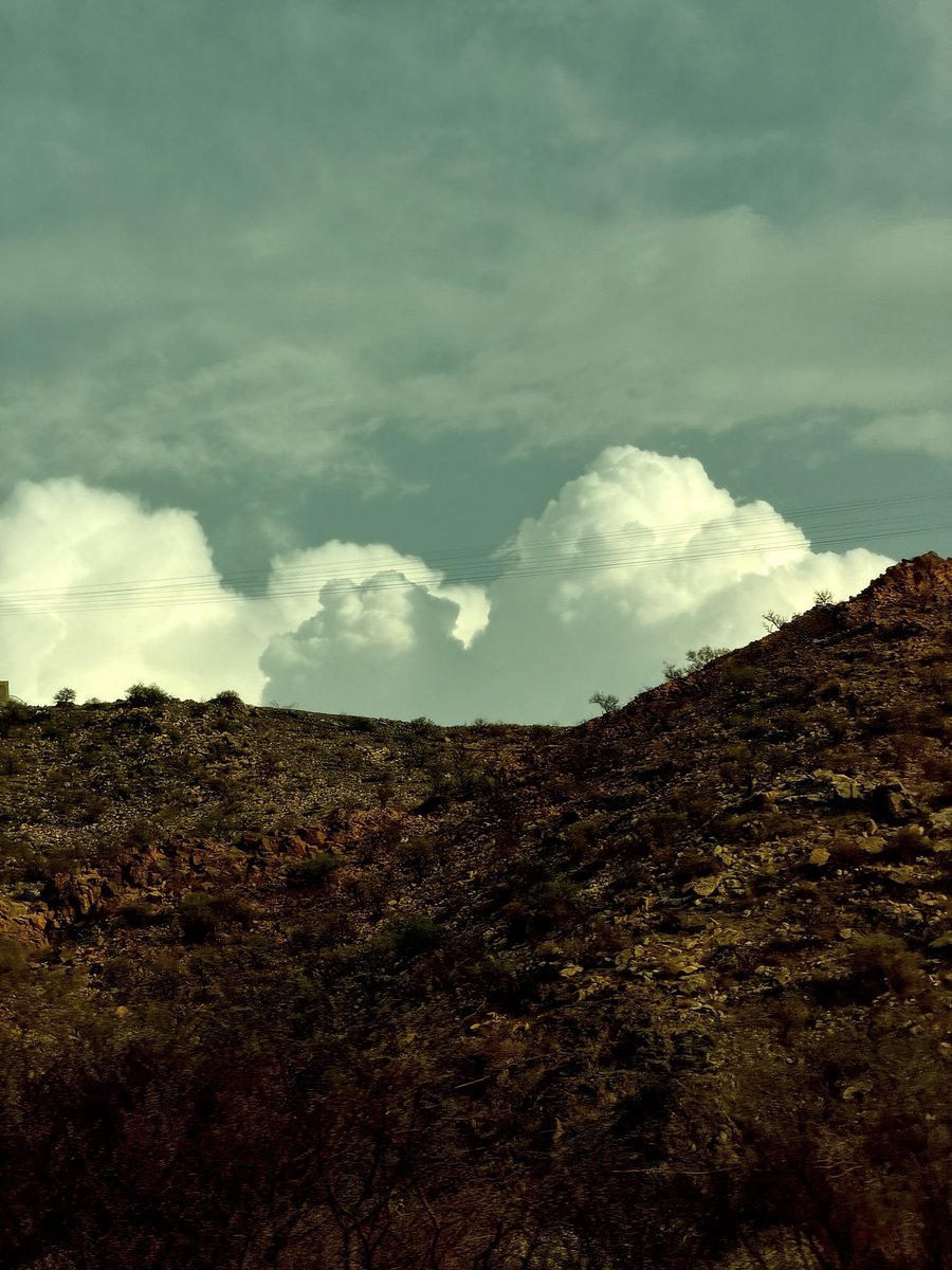 SaraObserves's tweet photo. Far as a cloud https://t.co/mGOO3JRCYP