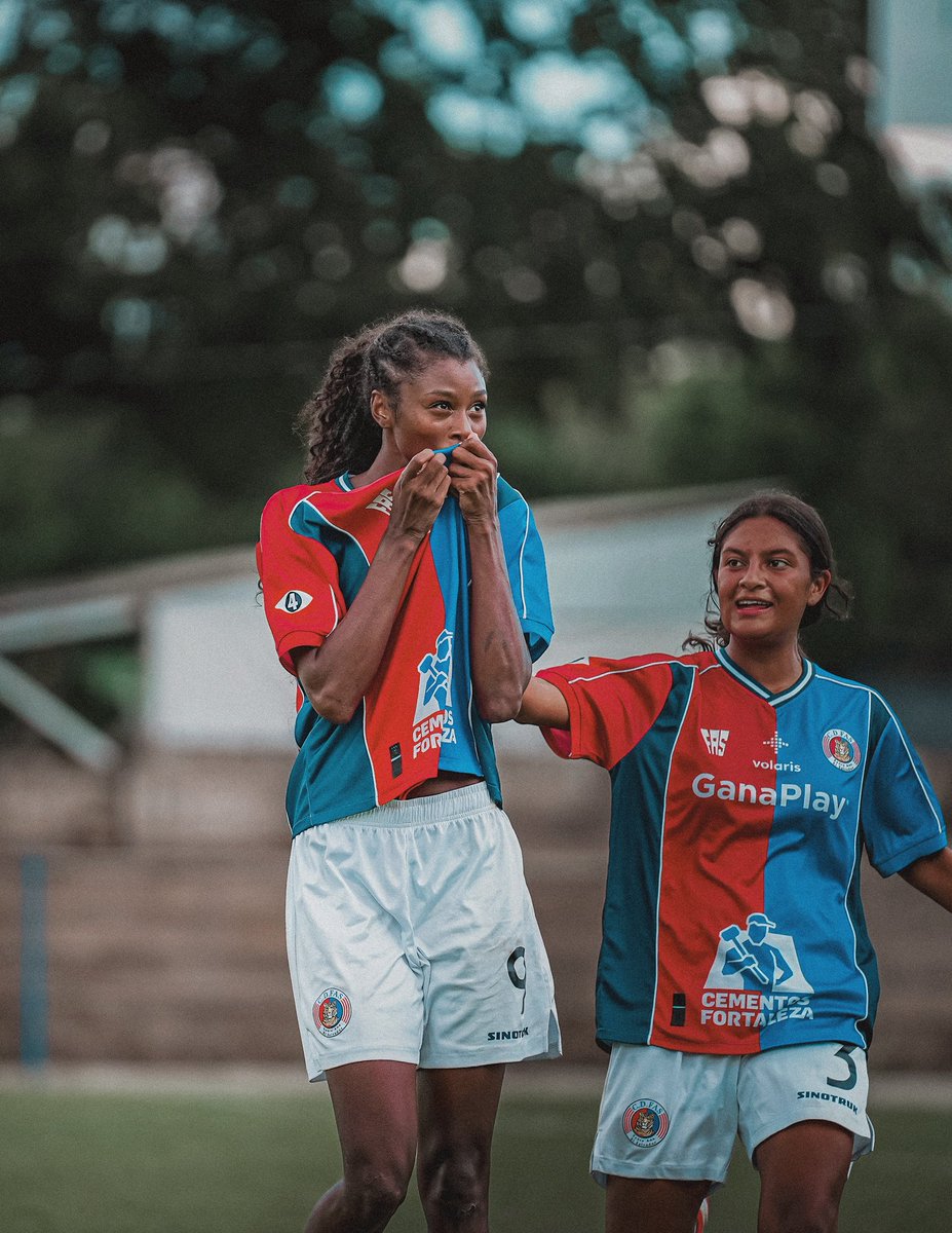 cdfas_fem's tweet photo. Te entendemos Destiny, 𝑪𝑶𝑴𝑶 𝑵𝑶 𝑬𝑵𝑨𝑴𝑶𝑹𝑨𝑹𝑺𝑬 𝑫𝑬 𝑬𝑺𝑻𝑶𝑺 𝑪𝑶𝑳𝑶𝑹𝑬𝑺 🔴🔵😍

#CDFAS | #REYDECOPAS https://t.co/oOyE2Mn8gr