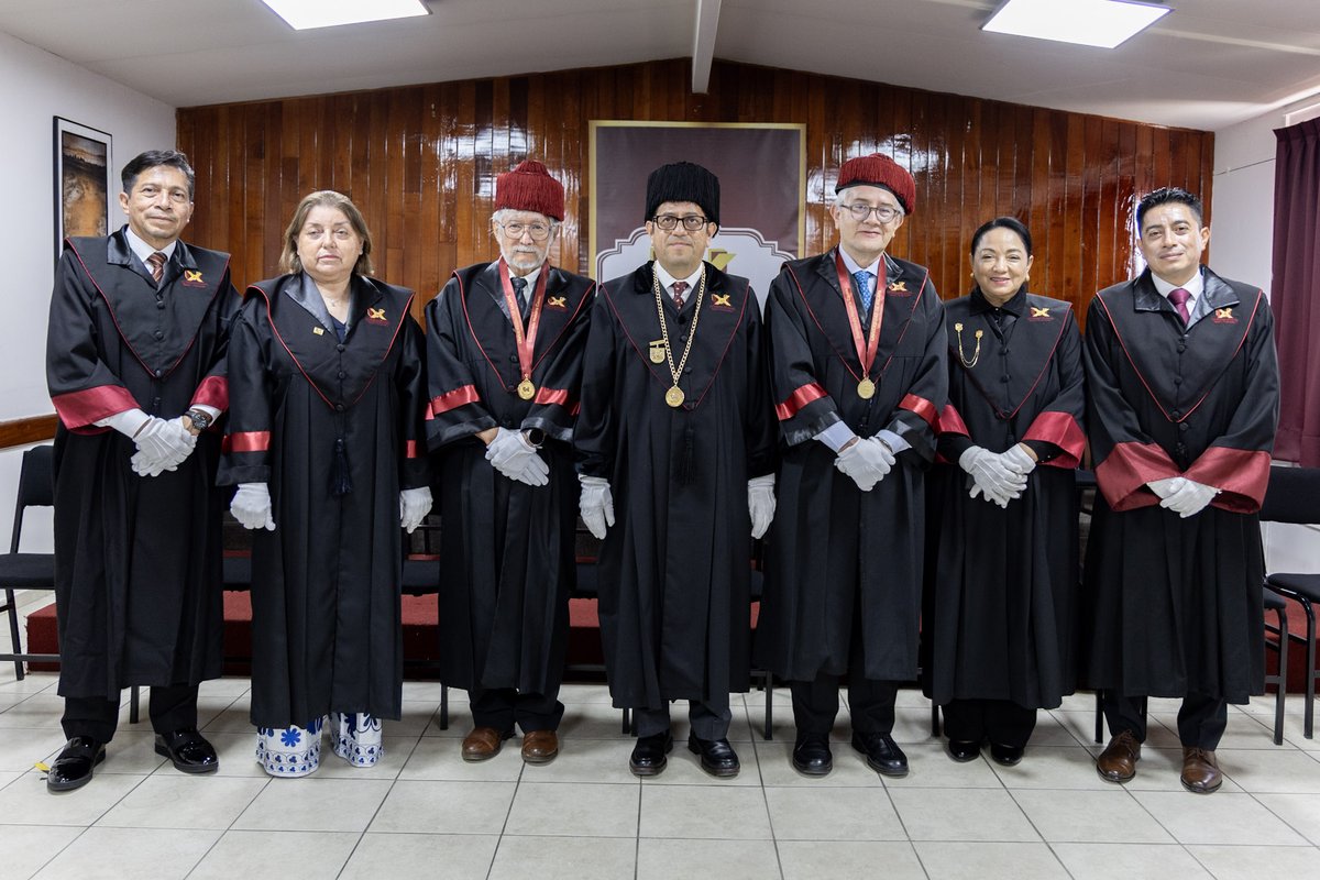 UXoficial's tweet photo. La Universidad de Xalapa distingue con el Doctorado Honoris Causa a Luis Montaño Hirose y David Arellano Gault, reconociendo trayectorias que inspiran, transforman y dejan huella. 

El conocimiento trasciende cuando genera futuro. https://t.co/5NzKKe2Ecu