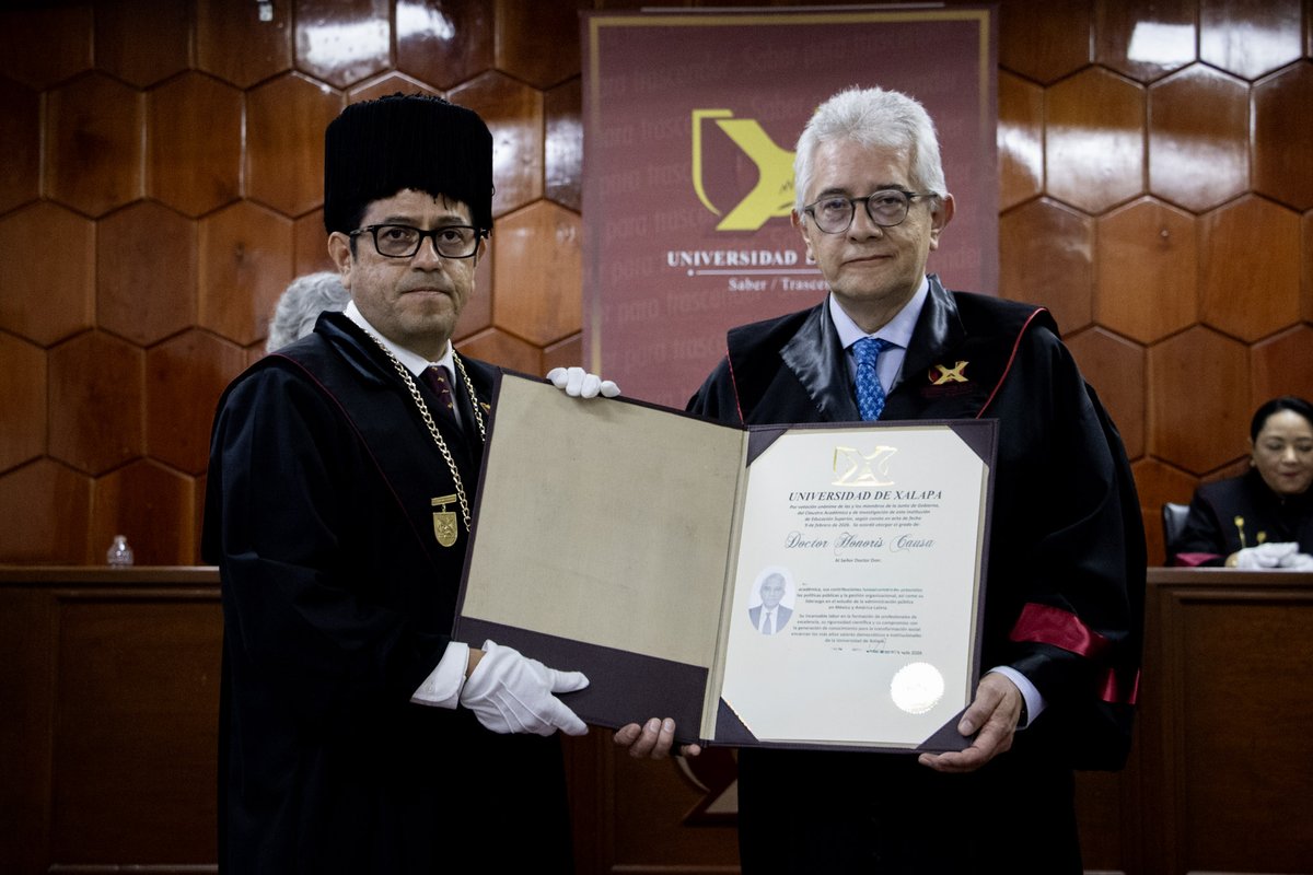 UXoficial's tweet photo. La Universidad de Xalapa distingue con el Doctorado Honoris Causa a Luis Montaño Hirose y David Arellano Gault, reconociendo trayectorias que inspiran, transforman y dejan huella. 

El conocimiento trasciende cuando genera futuro. https://t.co/5NzKKe2Ecu
