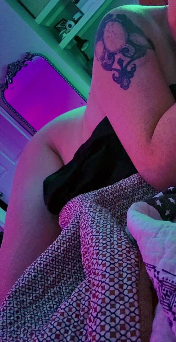Swtpeachess's tweet photo. Lazy days 🖤 #nsfwtwtًً  #curvygirl #onlyfans #goodgirl https://t.co/RnCtCA1j3n