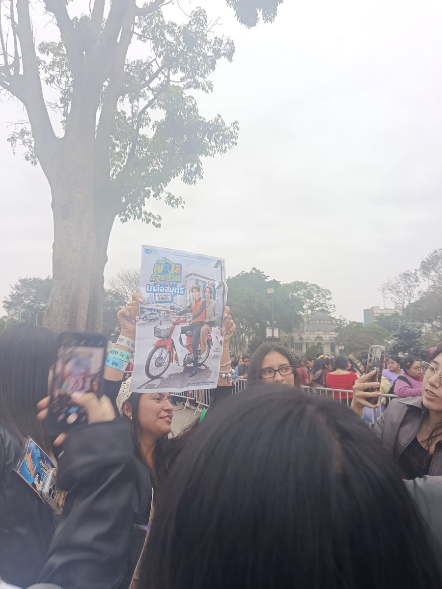 amortentia_eras's tweet photo. Promocionando más que la gmmtv 

#OLFDreamOninPeru https://t.co/Key3sVKV8R