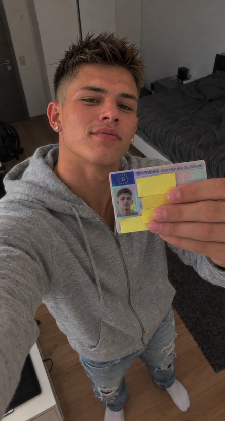 KaelenCrossXXX's tweet photo. I did it. I passed my driving test!🥳🤪😎 https://t.co/KJn9RIIgdy