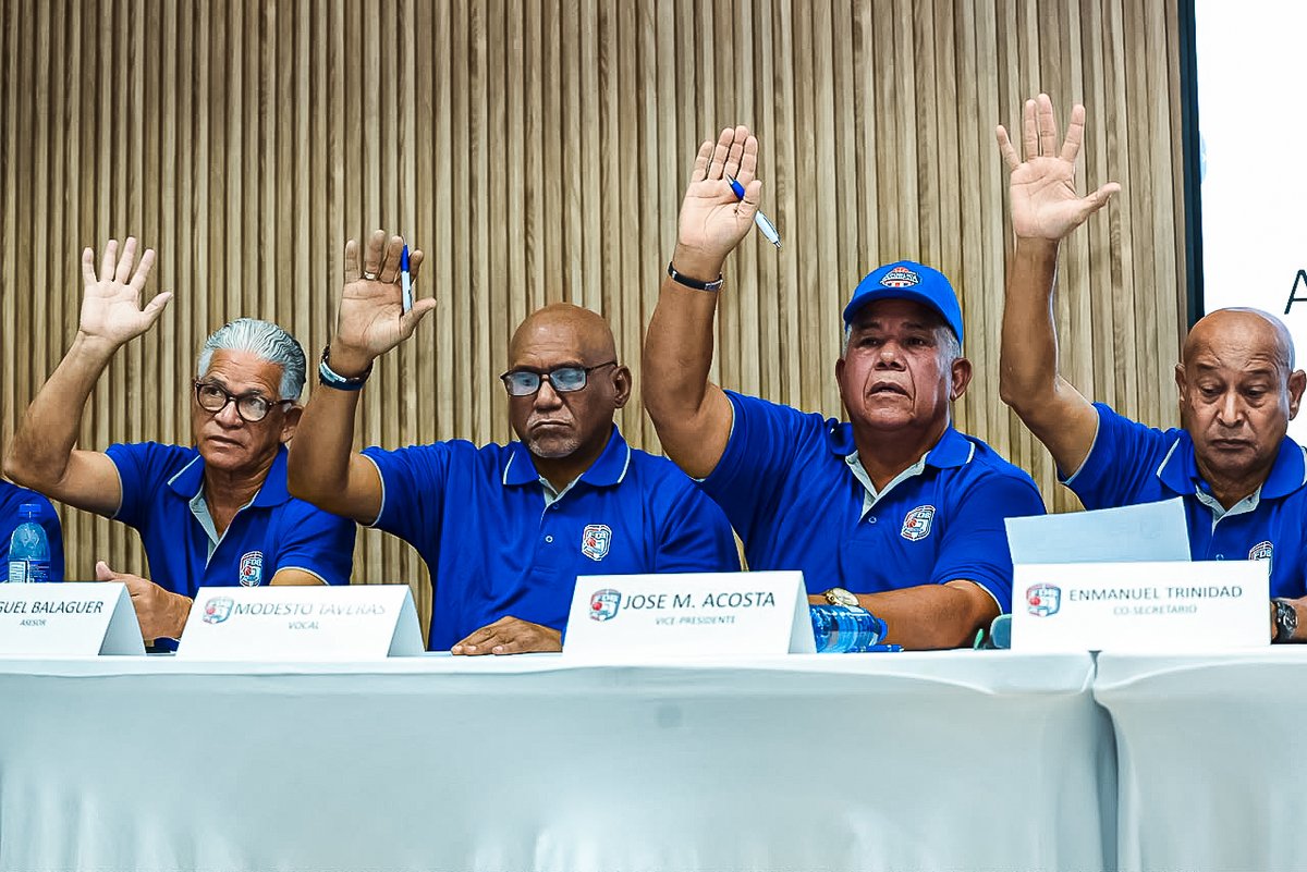 FedombalRD's tweet photo. #fedombal celebró su Asamblea General Ordinaria Anual 2026, reafirmando el compromiso de seguir impulsando nuestro deporte. 🏀🇩🇴

La Asamblea fue dedicada a Fernando Hasbún, por su respaldo al baloncesto dominicano.

#Fedombal https://t.co/RmFLEYMsHP