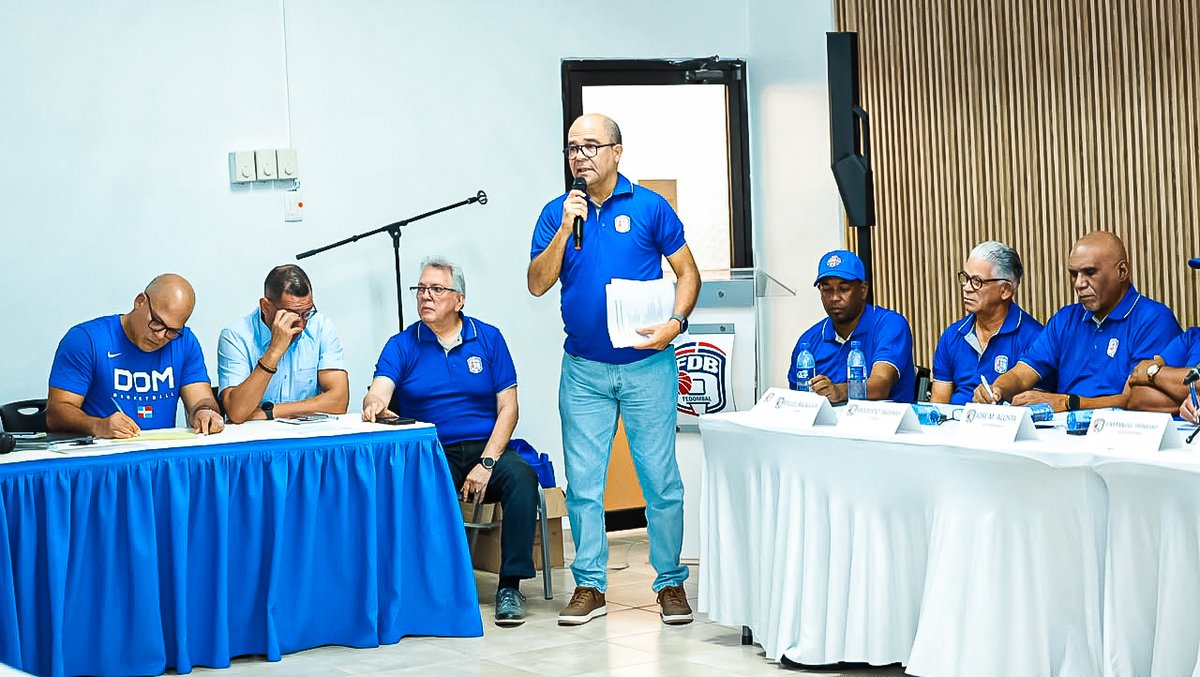 FedombalRD's tweet photo. #fedombal celebró su Asamblea General Ordinaria Anual 2026, reafirmando el compromiso de seguir impulsando nuestro deporte. 🏀🇩🇴

La Asamblea fue dedicada a Fernando Hasbún, por su respaldo al baloncesto dominicano.

#Fedombal https://t.co/RmFLEYMsHP