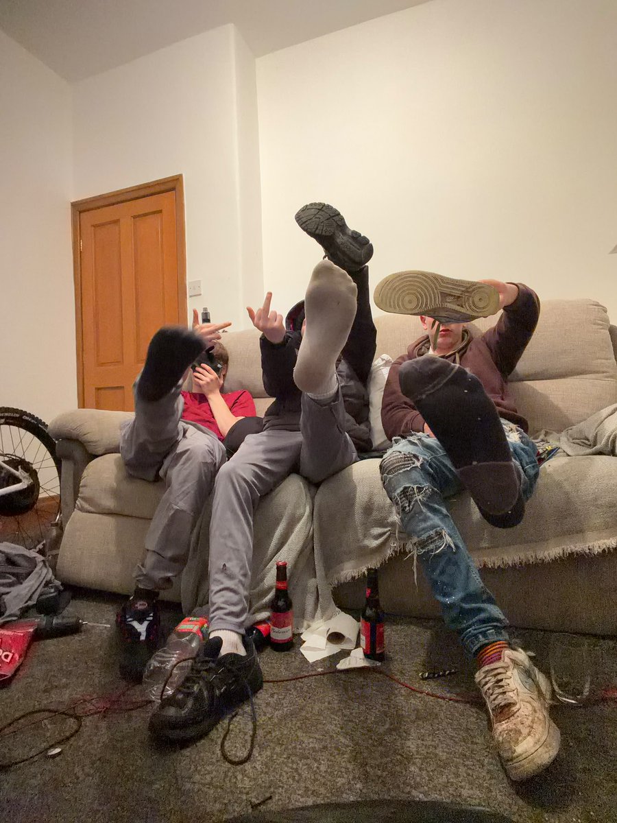 jeraldBrowm22p's tweet photo. yes now you little cash fags shout man for vids ,calls  and meets . Come serve these sweaty soles 🦶💵🐷 https://t.co/safy99SIa8