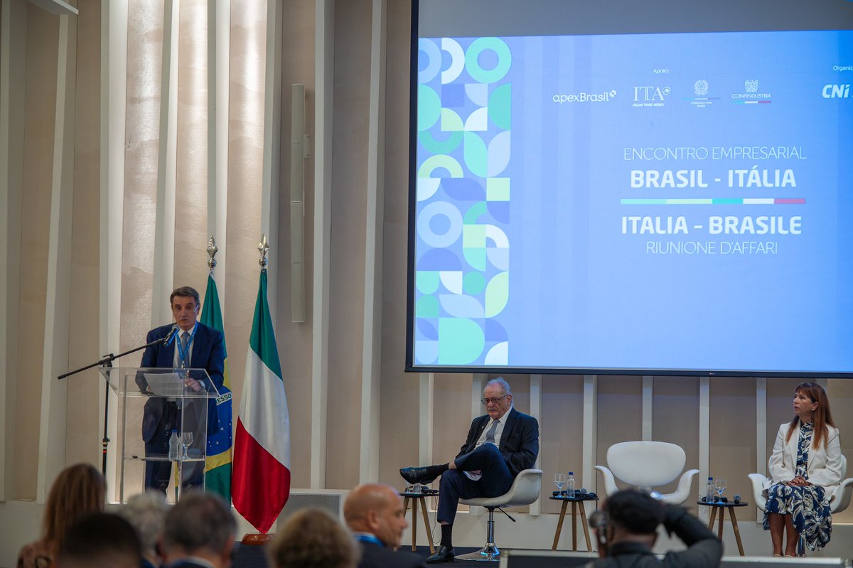 ItalyinBrazil's tweet photo. 🇮🇹🤝🇧🇷 O Emb. Cortese e a Vice-Pres. da @Confindustria,  Barbara Cimmino, participaram no encontro empresarial Itália-Brasil na @CNI_br, recebidos pelo Vice-Pres. Bittar, no contexto da missão do “Sistema Itália”, que reuniu mais de 100 empresas 🇮🇹 no 🇧🇷. https://t.co/ID007dAlgX