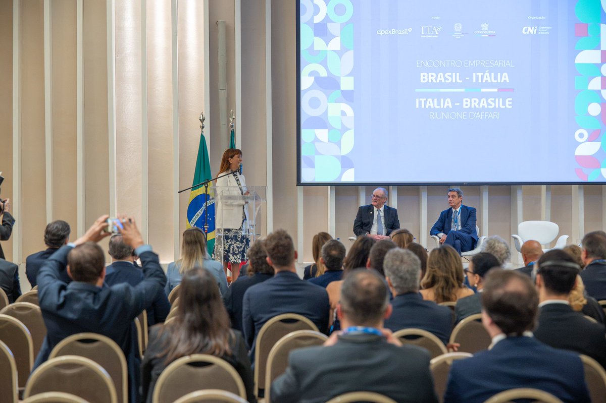 ItalyinBrazil's tweet photo. 🇮🇹🤝🇧🇷 O Emb. Cortese e a Vice-Pres. da @Confindustria,  Barbara Cimmino, participaram no encontro empresarial Itália-Brasil na @CNI_br, recebidos pelo Vice-Pres. Bittar, no contexto da missão do “Sistema Itália”, que reuniu mais de 100 empresas 🇮🇹 no 🇧🇷. https://t.co/ID007dAlgX