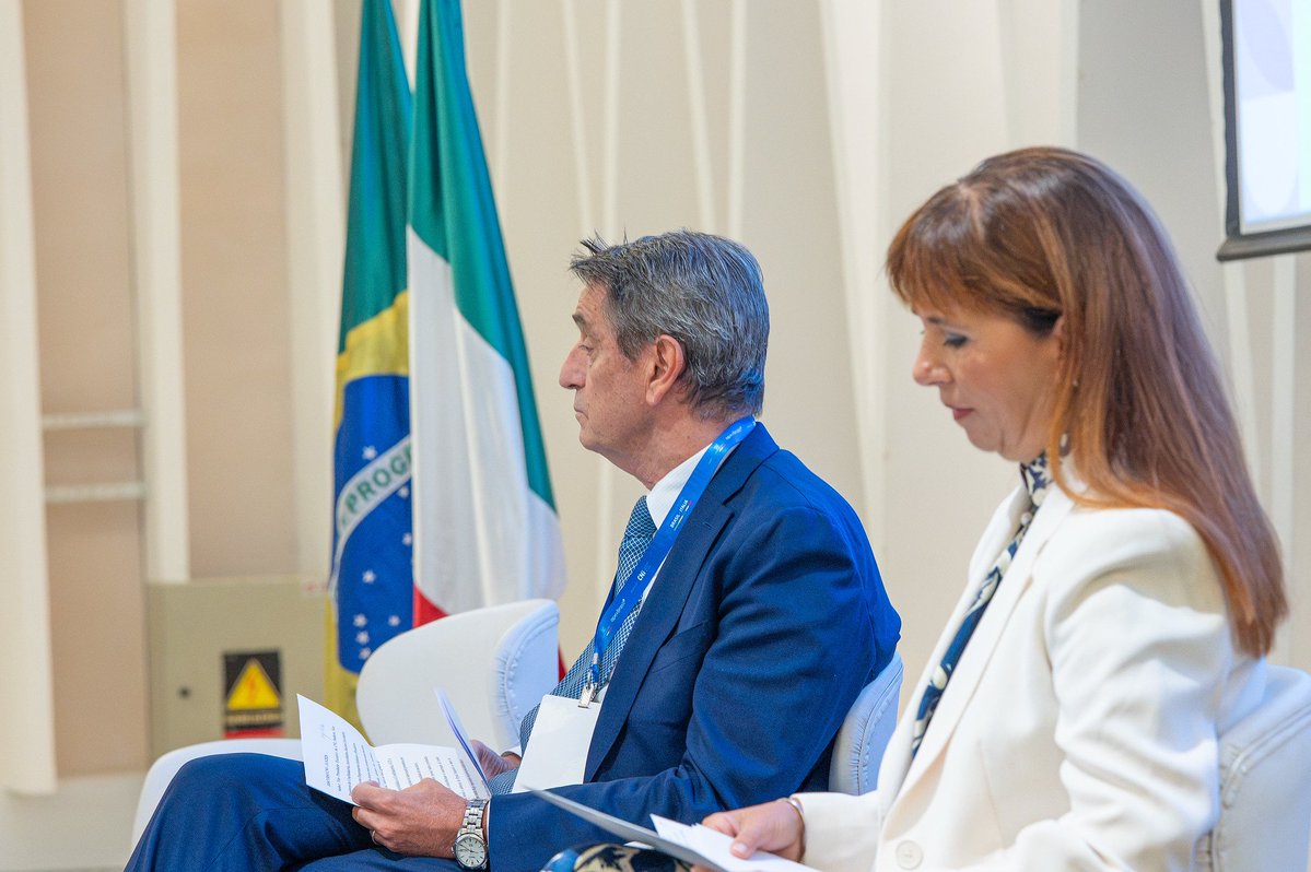 ItalyinBrazil's tweet photo. 🇮🇹🤝🇧🇷 O Emb. Cortese e a Vice-Pres. da @Confindustria,  Barbara Cimmino, participaram no encontro empresarial Itália-Brasil na @CNI_br, recebidos pelo Vice-Pres. Bittar, no contexto da missão do “Sistema Itália”, que reuniu mais de 100 empresas 🇮🇹 no 🇧🇷. https://t.co/ID007dAlgX