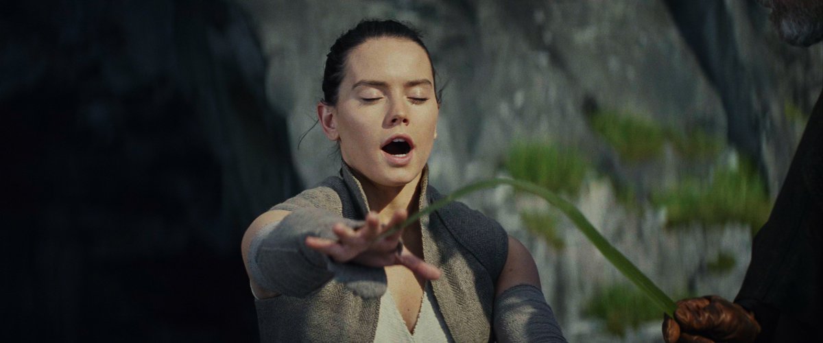 SWshotbyshot's tweet photo. Star Wars: The Last Jedi - shot 874 https://t.co/oB7bZy01vk