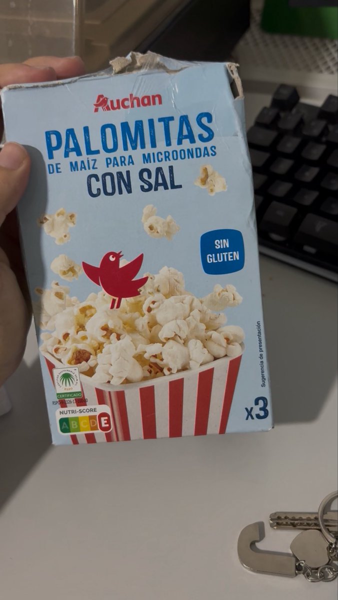 1bnmariam's tweet photo. crec q ha estat l'empaquetat més original que mhagi arribat de vinted fins ara https://t.co/NS5GTfX9Wy