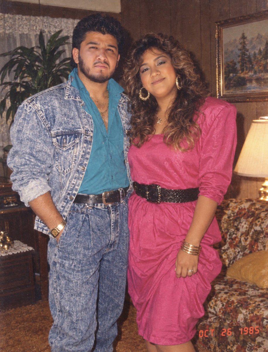 Yucely03's tweet photo. My husband and I 🤪 #80strend #80sretro https://t.co/CWH9yWqGz9