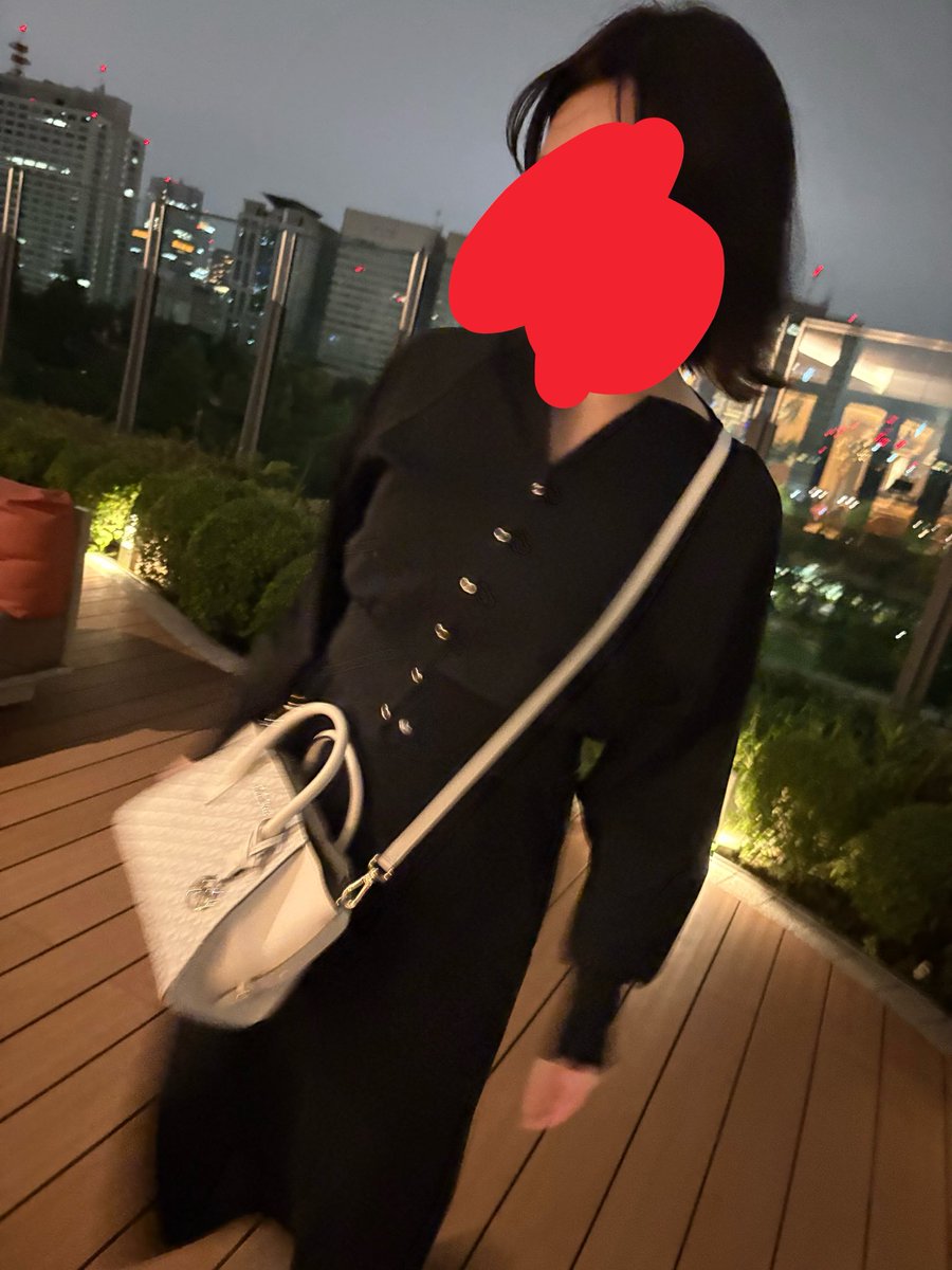 tokyo_butayarou's tweet photo. ていうか最高の無料酒飲みスポット見つけた。
なんか屋上で、巨大ソファがたくさんあって
すんごい雰囲気よくて
500缶３本くらい飲んでから帰ってきた
明日から毎日通います。 https://t.co/7byHvotvfM