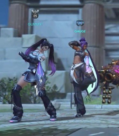 junobilee's tweet photo. me and oomfie serving in our new le sserafim skins ♡ https://t.co/WVsrL2LcLu