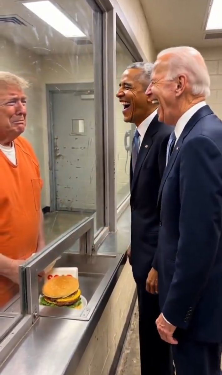 dawncameron09's tweet photo. This is a great picture even better. They are laughing at him. #Trump #Obama #Biden. 🇨🇦🇨🇦🇨🇦 https://t.co/SzzLnmsEhD