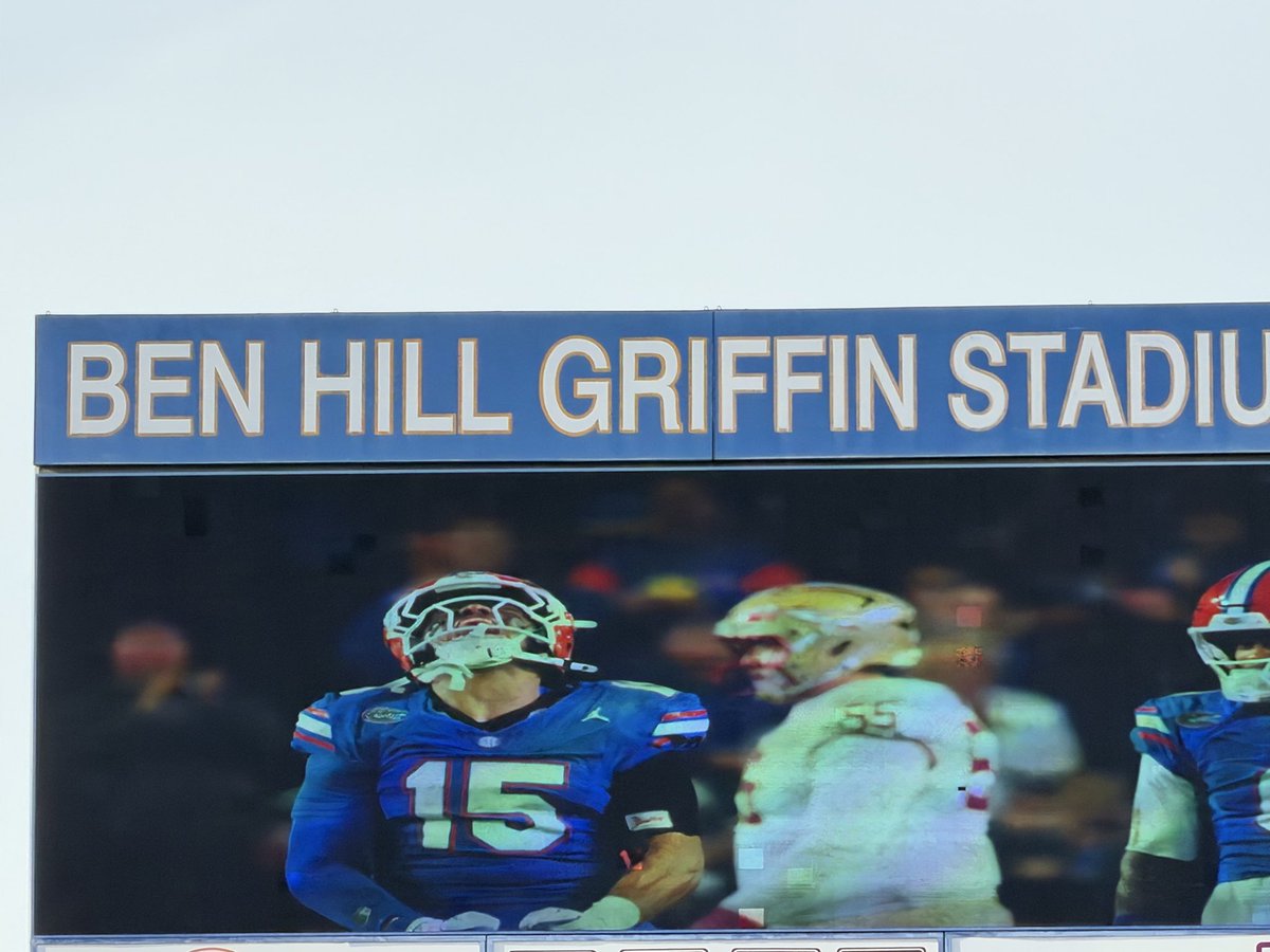 jamesmchiang's tweet photo. @FAMOGANG365 A Ryan Williams sighting……
Go Gators!!! https://t.co/WUQigPDHrK