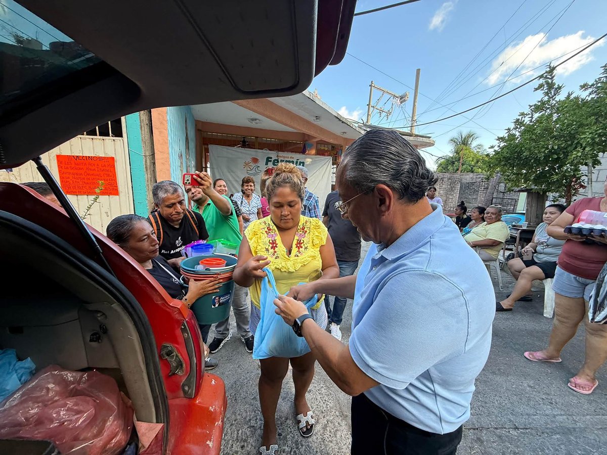 _FerminAlvarado's tweet photo. ❤️ Seguimos apoyando a las familias de Acapulco.

Llegamos a la colonia Margarita de Gortari con nuestro programa de canasta básica a bajo costo, porque apoyar la economía familiar también es trabajar por un mejor Acapulco. https://t.co/1q9zvd3xCX