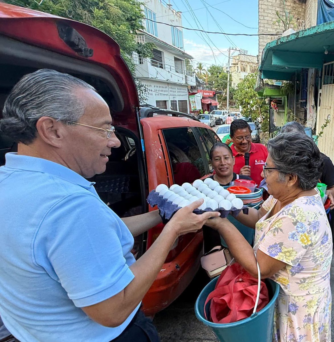 _FerminAlvarado's tweet photo. ❤️ Seguimos apoyando a las familias de Acapulco.

Llegamos a la colonia Margarita de Gortari con nuestro programa de canasta básica a bajo costo, porque apoyar la economía familiar también es trabajar por un mejor Acapulco. https://t.co/1q9zvd3xCX