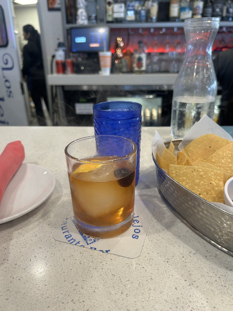 ValerieSATown's tweet photo. Getting this smoked Japanese old fashioned! 🥃🥃 https://t.co/xoM87MEutn