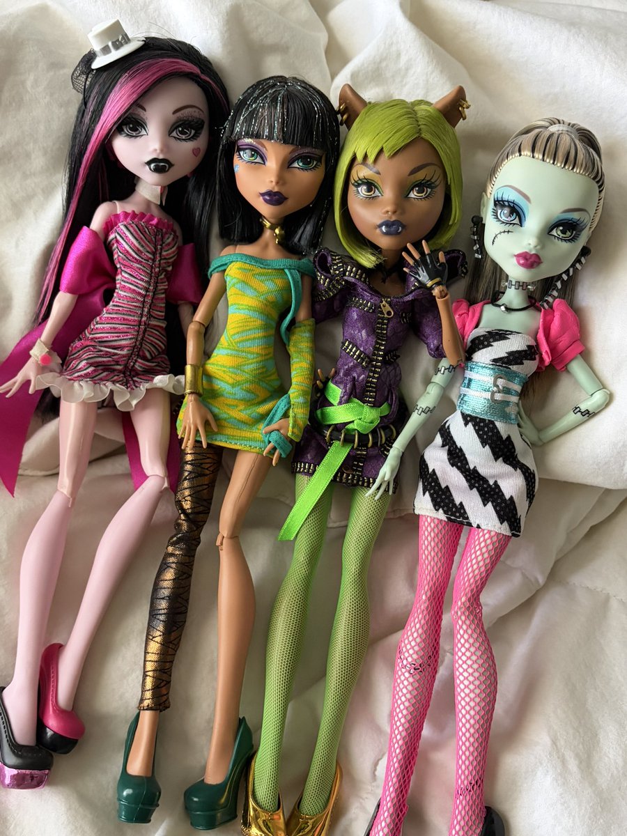 saralikesdolls's tweet photo. holy shit https://t.co/Syv1Z0UVjB